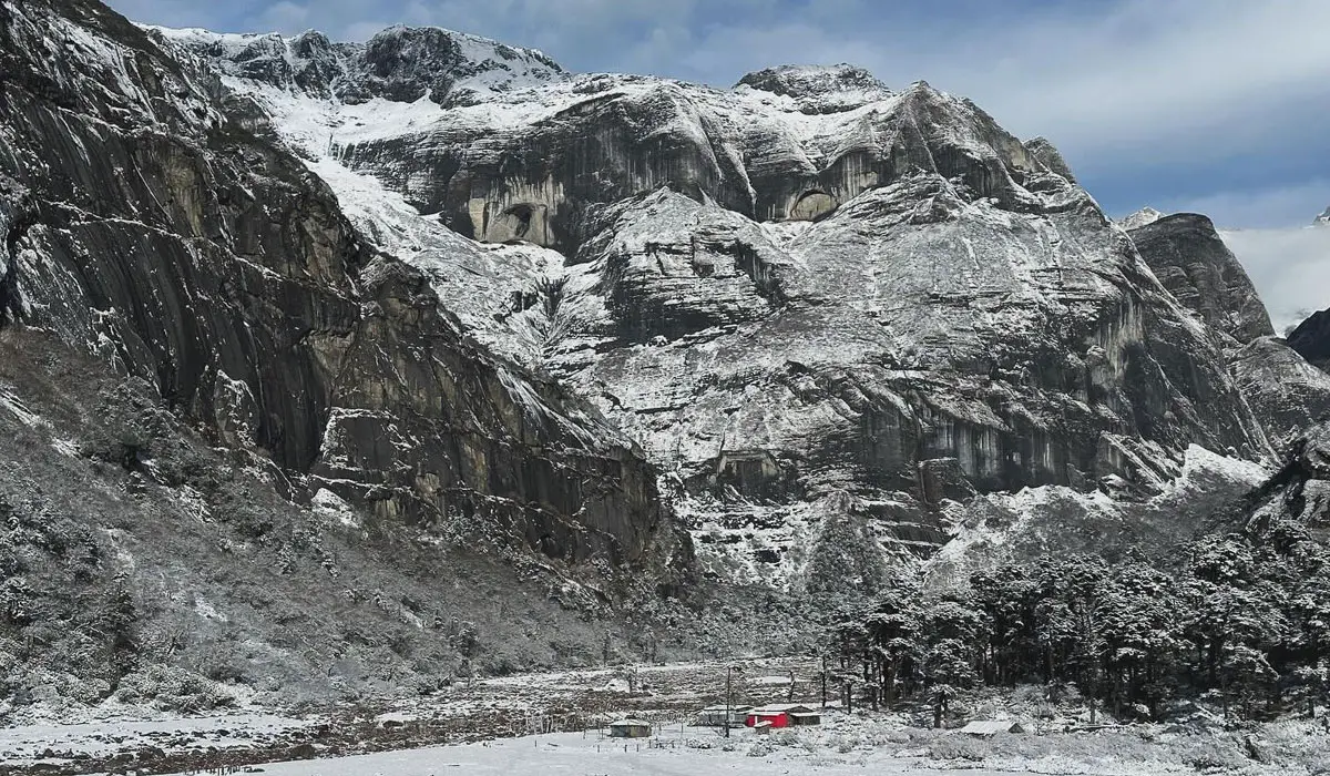 Some paths in Shiva Dhara are mostly covered with snow