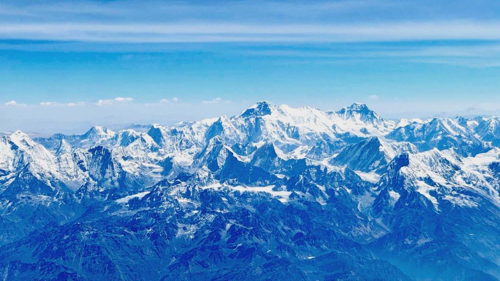 Magnificent wide perspective of Sagarmatha along with other Himalayans
