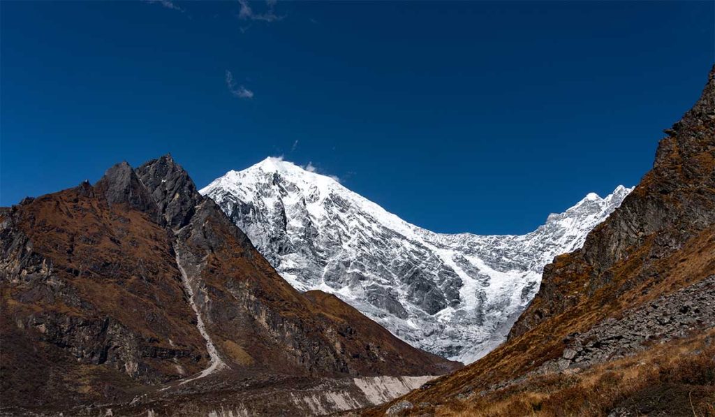 langtang lirung peak seen from kyanjin