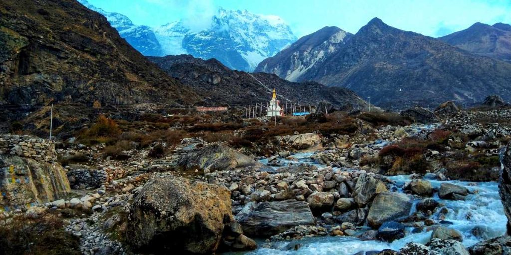 way to langtang Kyanjin Ri