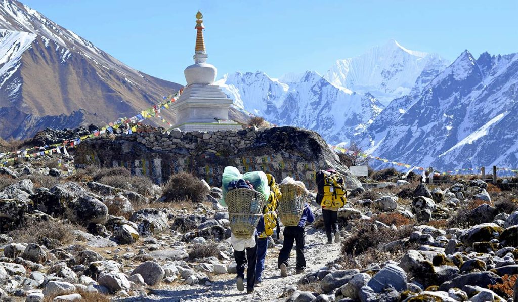 Langtang trek porter